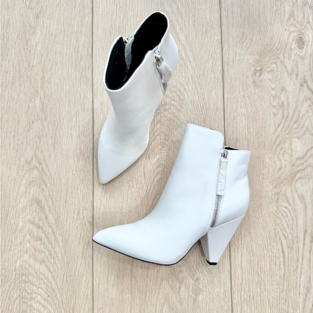 BRAND NEW Kenneth Cole New York Galway White Ankle Boot (Size 6 1/2)